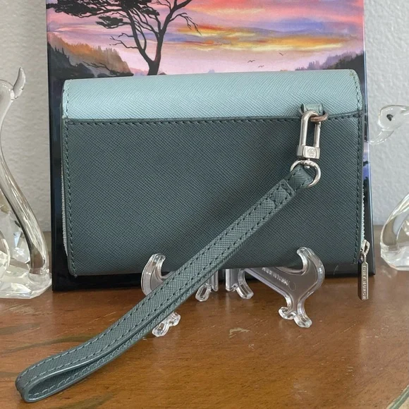 Not For Sale Tory Burch Metallic Envelope Wristlet - Picture 4 of 16